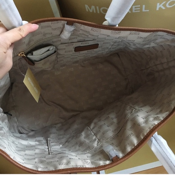 ⭐️🎆Mk Carryall tote🎆brown/large/shoulder bag - Picture 4 of 7